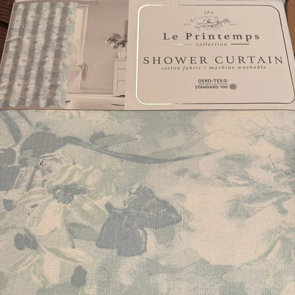 Light Blue Floral Shower Curtain by Le Printemps & Peva Clear liner